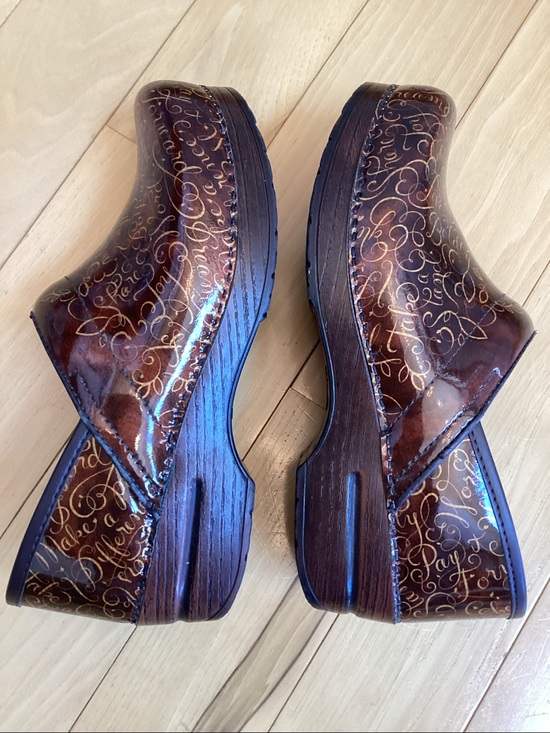 Dansko Shoes - Dansko 20th Anniversary limited edition inspirational quote professional clogs